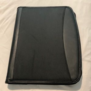 Leeds Zippered Portfolio